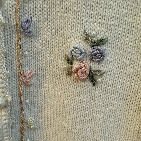 VTG Floral Embroidered Beaded Grannycore Women Collared Button Up Sweater Cream - Picture 8 of 14